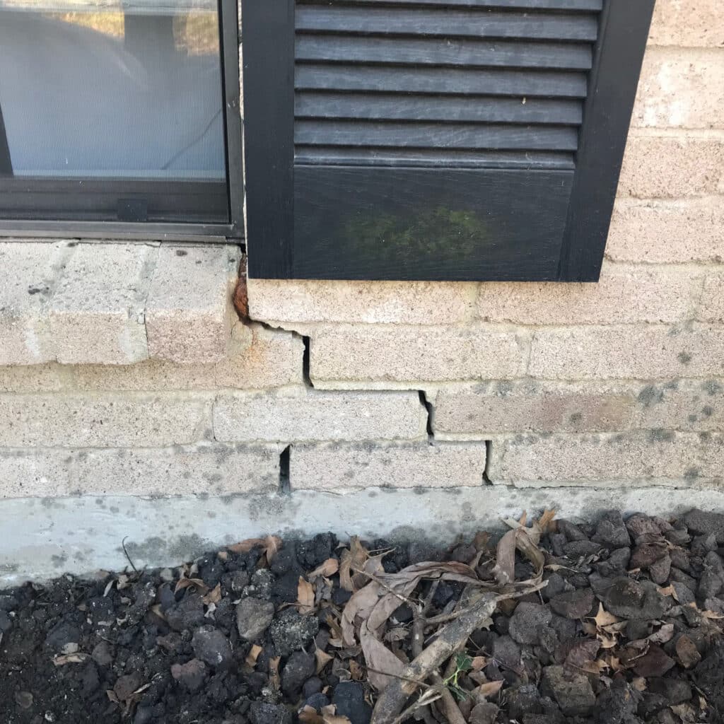 house wall crack