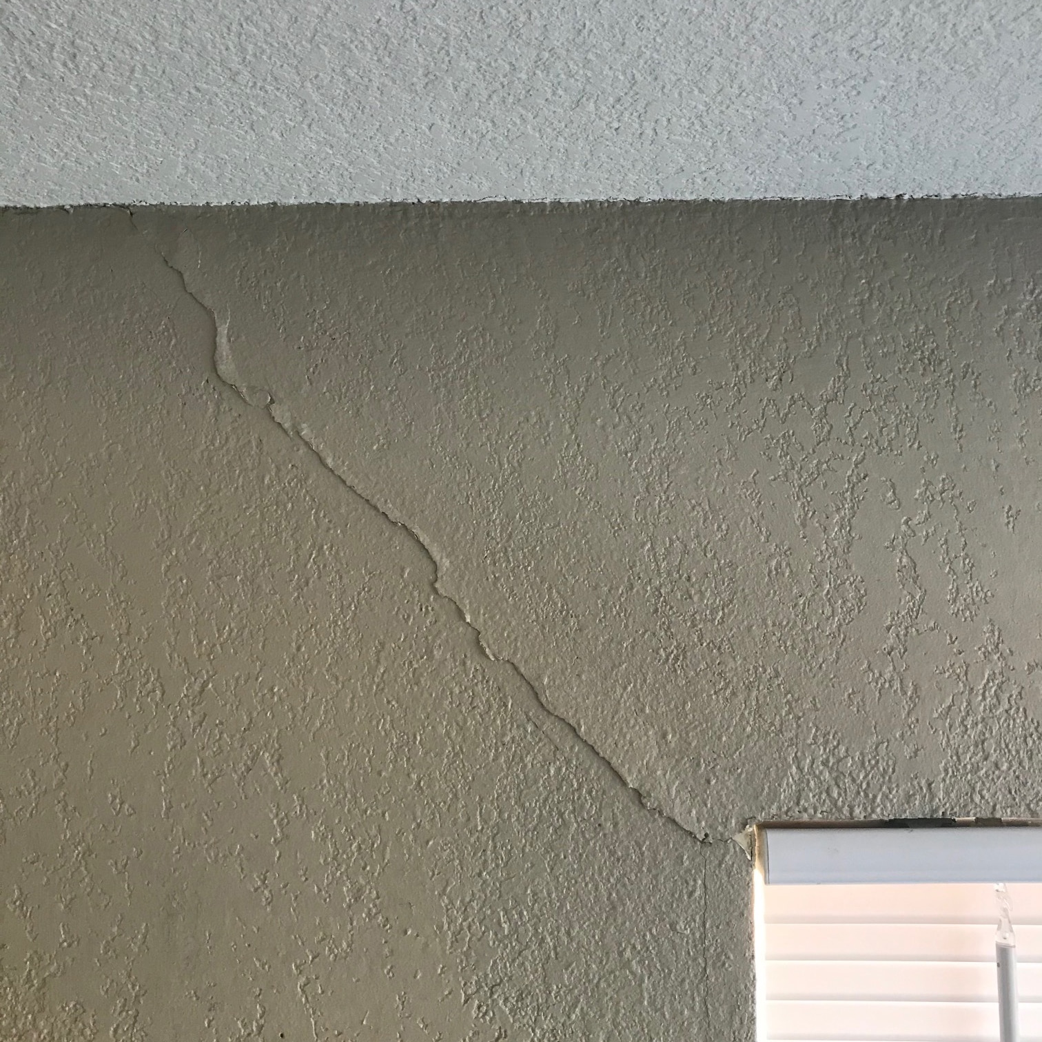 Interior wall cracks - signs you need foundation repair - CenTex